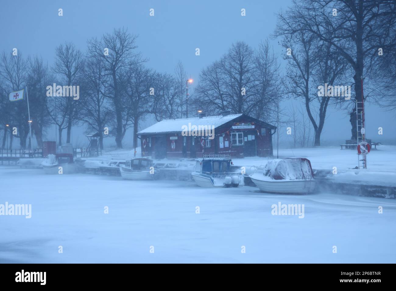 Seasonal weather, winter storm during Tuesday in Östergötland county