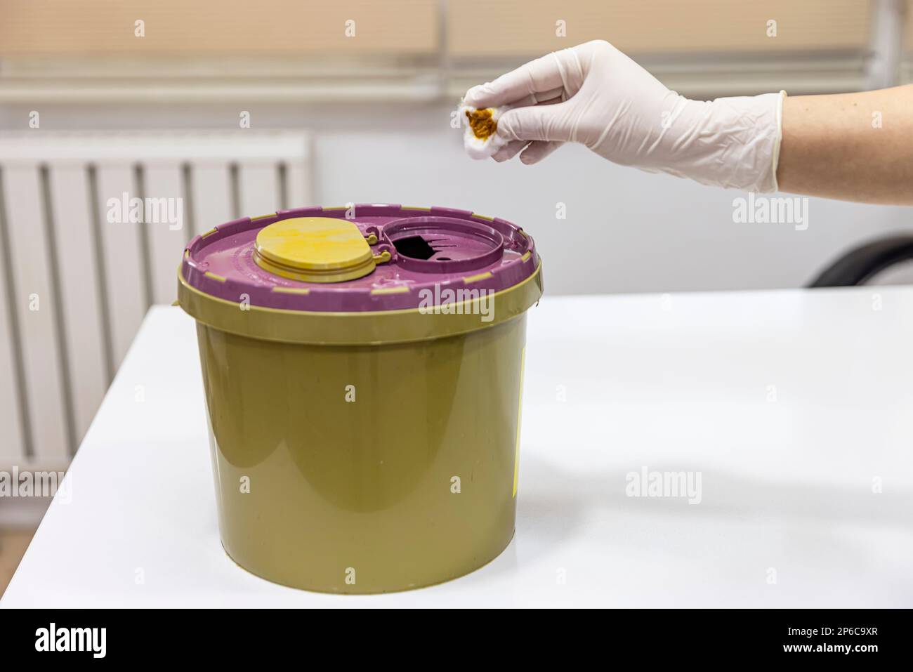 Throw away the medicine in the trash. Disposal container for Infectious