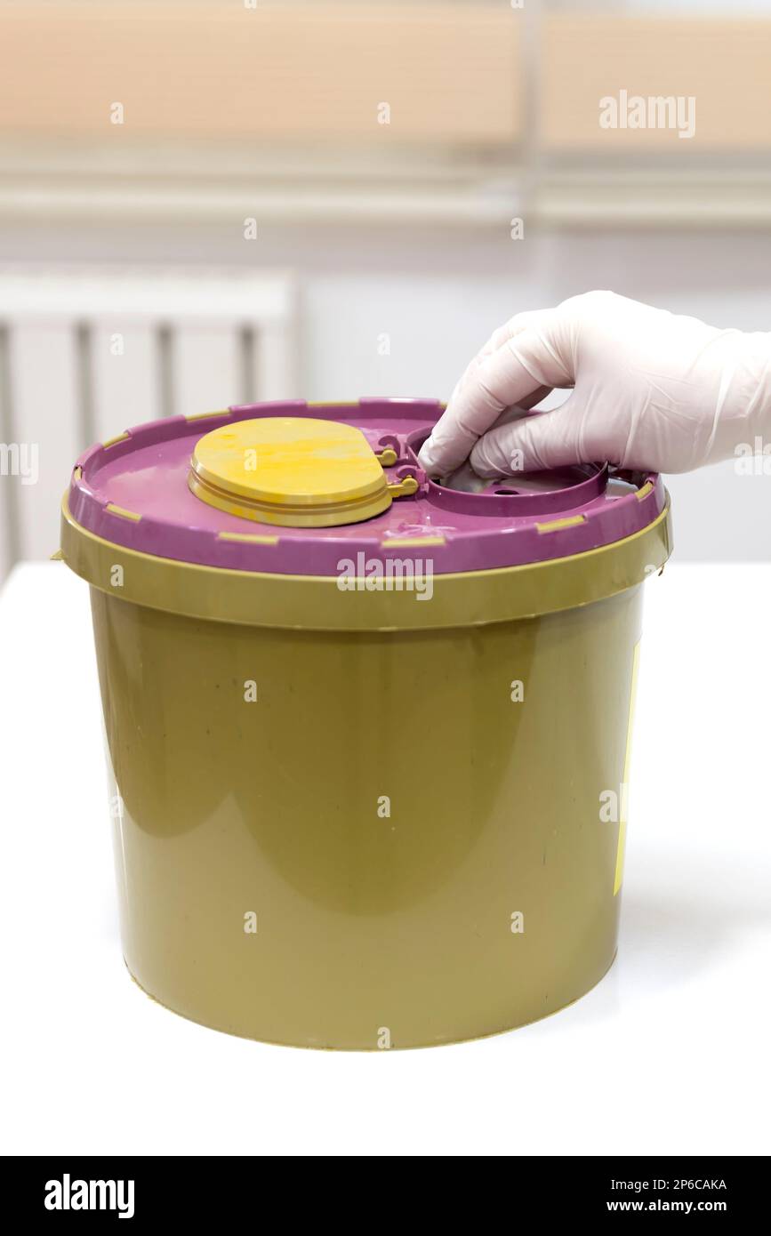 Throw away the medicine in the trash. Disposal container for Infectious