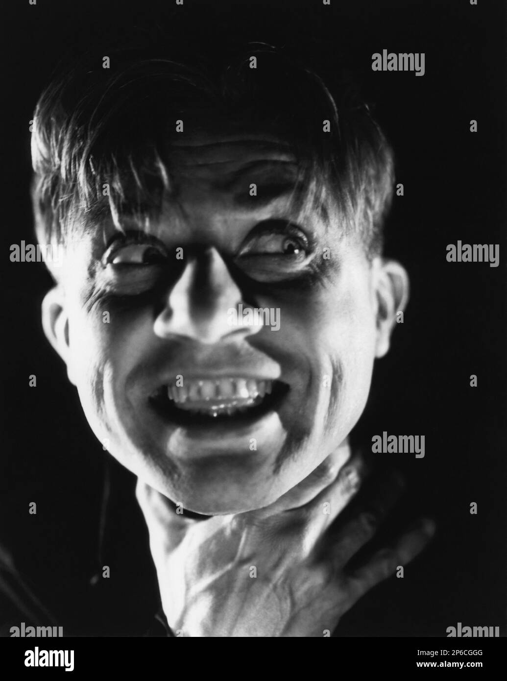 1935 , USA :  The movie actor DWIGHHT FRYE ( 1899 - 1943 ) in  BRIDE OF FRANKENSTEIN ( 1935 ,  La moglie di Frankenstein ) by James Whale . - CINEMA -  MOVIE  - triller  - horror  - smorfia  ----  Archivio GBB Stock Photo