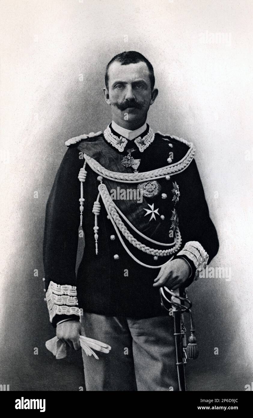 1900 , ITALY : The King of Italy VITTORIO EMANUELE III di SAVOIA ( 1869 - 1947 ) - RE - CASA SAVOIA - ITALIA - REALI -  Nobiltà ITALIANA - NOBILITY - ROYALTY - HISTORY - FOTO STORICHE - baffi - moustache - SAVOY - divisa militare - uniforme - military uniform - portrait - ritratto ----  Archivio GBB Stock Photo