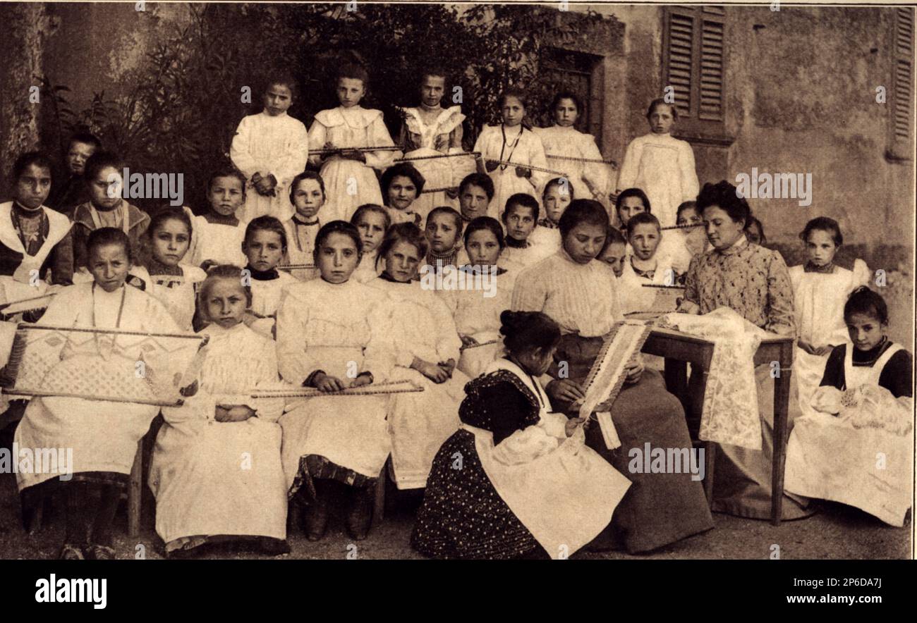 Founded 1913 hi-res stock photography and images - Alamy, image size:1300x884