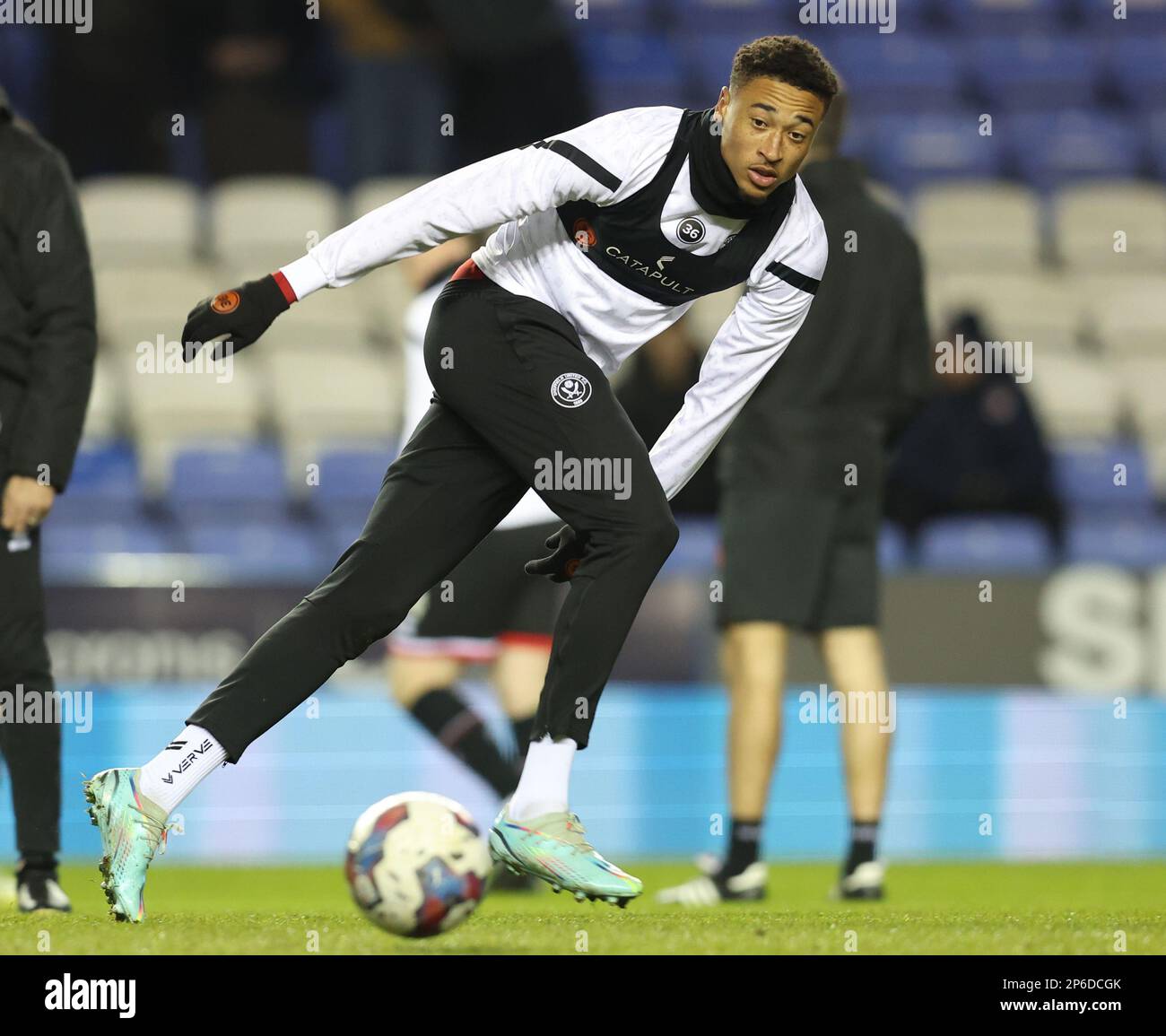 Reading, England, 7th March 2023. Daniel Jebbison of Sheffield Utd warms up  during the Sky Bet Championship match at the Select Car Leasing Stadium, Reading. Picture credit should read: Paul Terry / Sportimage Stock Photo