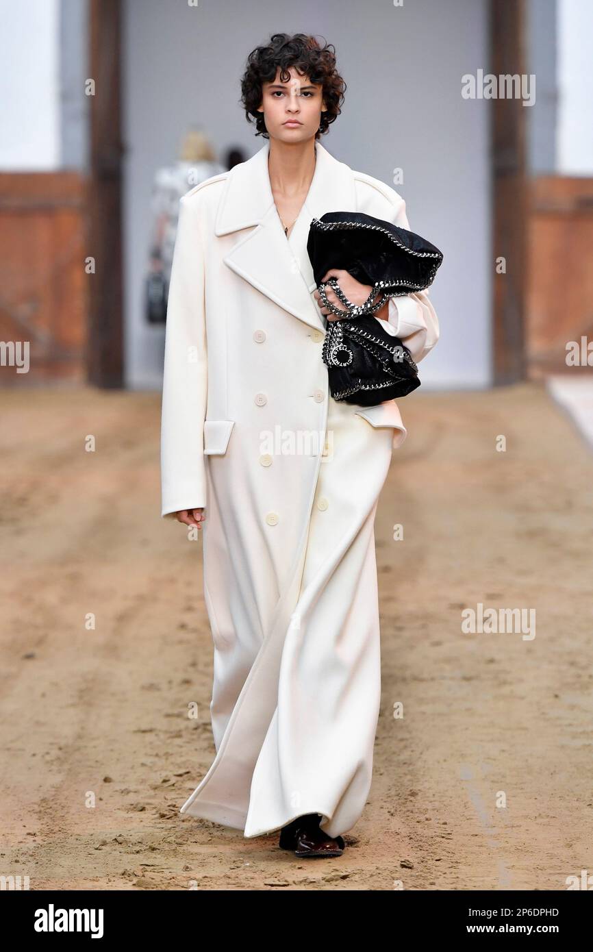 Paris, France. 06th Mar, 2023. Alexa Chung attending the Miu Paris, France. 06th Mar, 2023. Alexa Chung attending the Miu