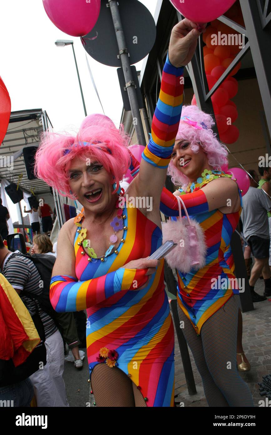 2006 , 17 june , TORINO , ITALY : Italian GAY PRIDE NAZIONALE , the celebrated Drag Queen LA CESIRA ( from the I LEGNANESI theatre company ), real name  ERALDO MORETTO . - Omosessualità - Omosessuale - GAY - Homosexuality - Homosexual - Travestito - transvestite - DRAG QUEEN -  LGBT ------  Photo by Giovanbattista BRAMBILLA  --- ARCHIVIO GBB Stock Photo