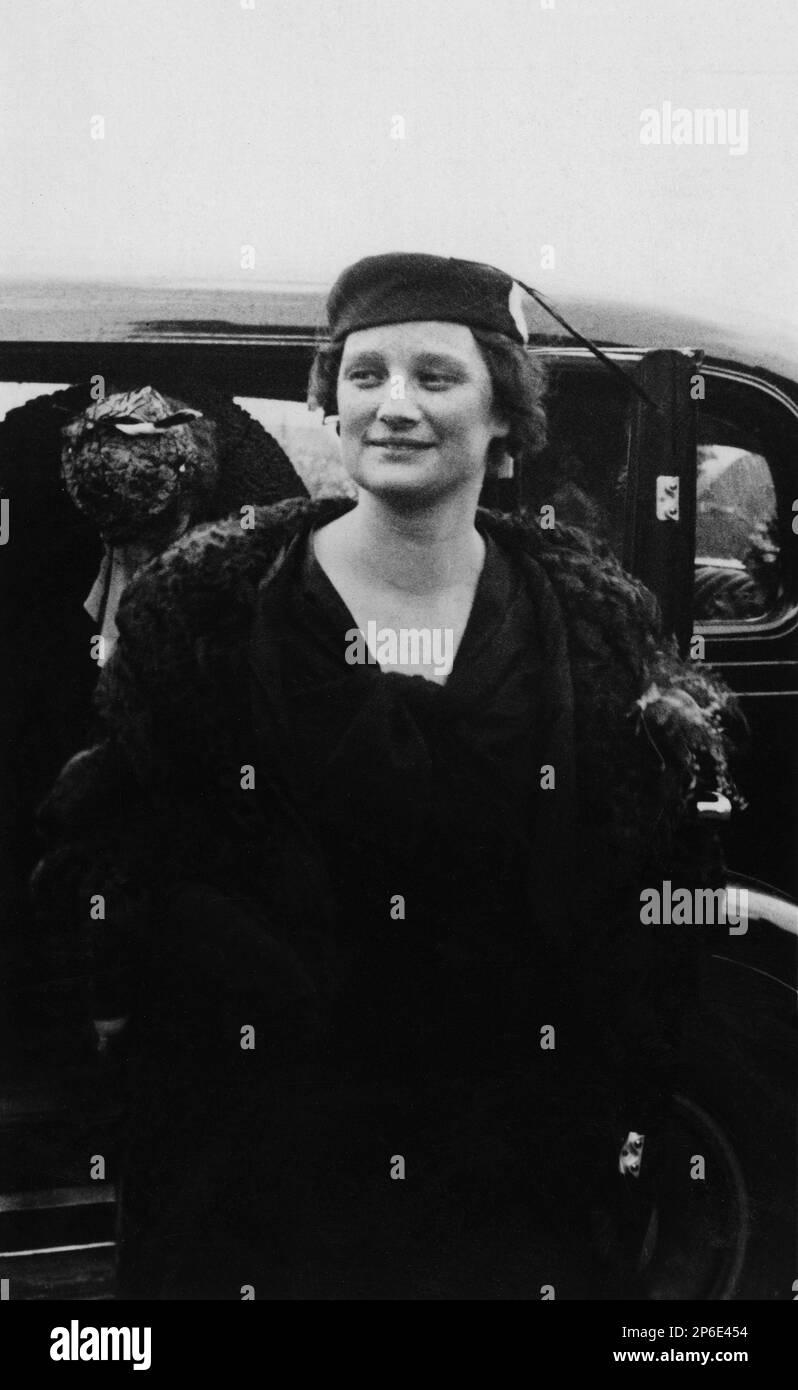 1935 , 4 march , Wervick , Belgium  : The Queen ASTRID of BELGIUM ( born princesse of Sweden , 1905 - dead in car wreck near Kussnacht , Switzerland 29 august 1935 ), married to King LEOPOLD III of Belgians SAXE COBURG GOTHA ( 1901 - 1983 ) . Astride was the mothers of two kings : the  King   of Belgians ALBERT II ( born 1934 ) Prince of Liege , married in 1959 with Paola Ruffo di Calabria ( born 1937 ) and  King BAUDOUIN (  1930 - 1993 ),  king from 1951 to 1993 and married with Fabiola de Mora y aragon in 1960 . - House of BRABANT - BRABANTE - ALBERTO - royalty - nobili - nobiltà - principe Stock Photo