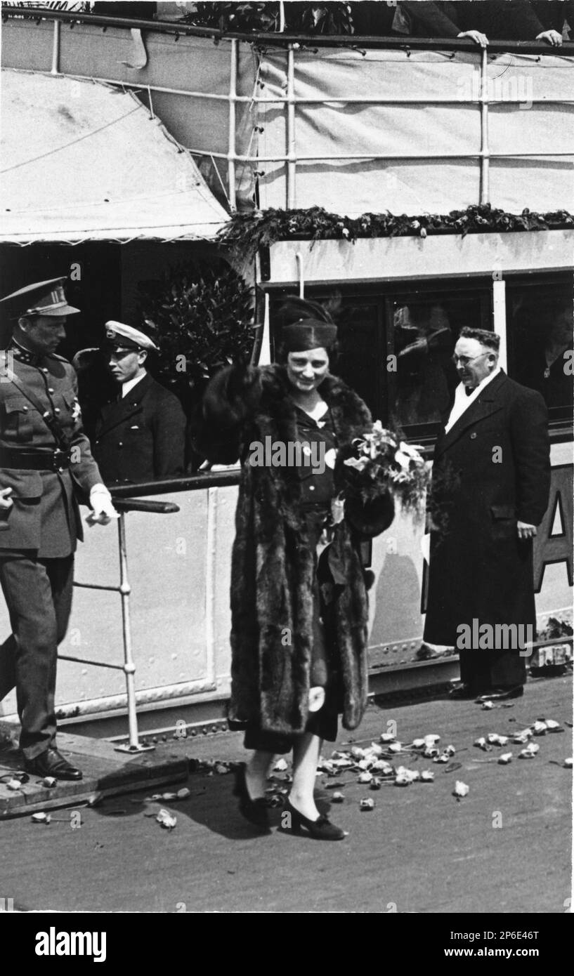 1935 , 13 march , Anversa ( Antwerpen ) , Belgium  : The Queen ASTRID of BELGIUM ( born princesse of Sweden, 1905 - dead in car wreck near Kussnacht , Switzerland 29 august 1935 ) and the housband  King LEOPOLD III of Belgians   SAXE COBURG GOTHA ( 1901 - 1983 )  at inauguration of channel section Anvers-Heren . Astrid was the mothers of two kings : the  King   of Belgians ALBERT II ( born 6 june 1934 ) Prince of Liege , married in 1959 with Paola Ruffo di Calabria ( born 11 september 1937 ) and King BAUDOUIN (  1930 - 1993 ),  king from 1951 to 1993 and married with Fabiola de Mora y aragon i Stock Photo