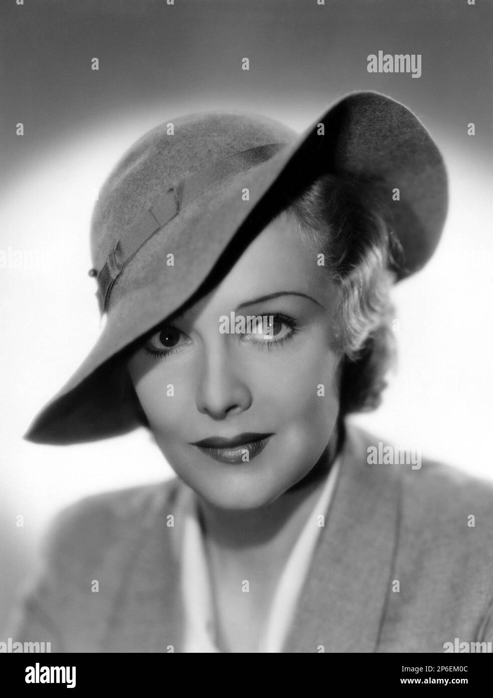 1936 : The movie actress  MADELEINE CARROLL ( 26 February 1906 West Bromwich, England, UK - 2 October 1987 Marbella, Spain ) in SECRET AGENT ( Agente segreto ) by ALFRED HITCHCOCK , from a novel by W. Somerset Maugham - CINEMA - blonde - bionda - hat - cappello   ----  Archivio GBB Stock Photo