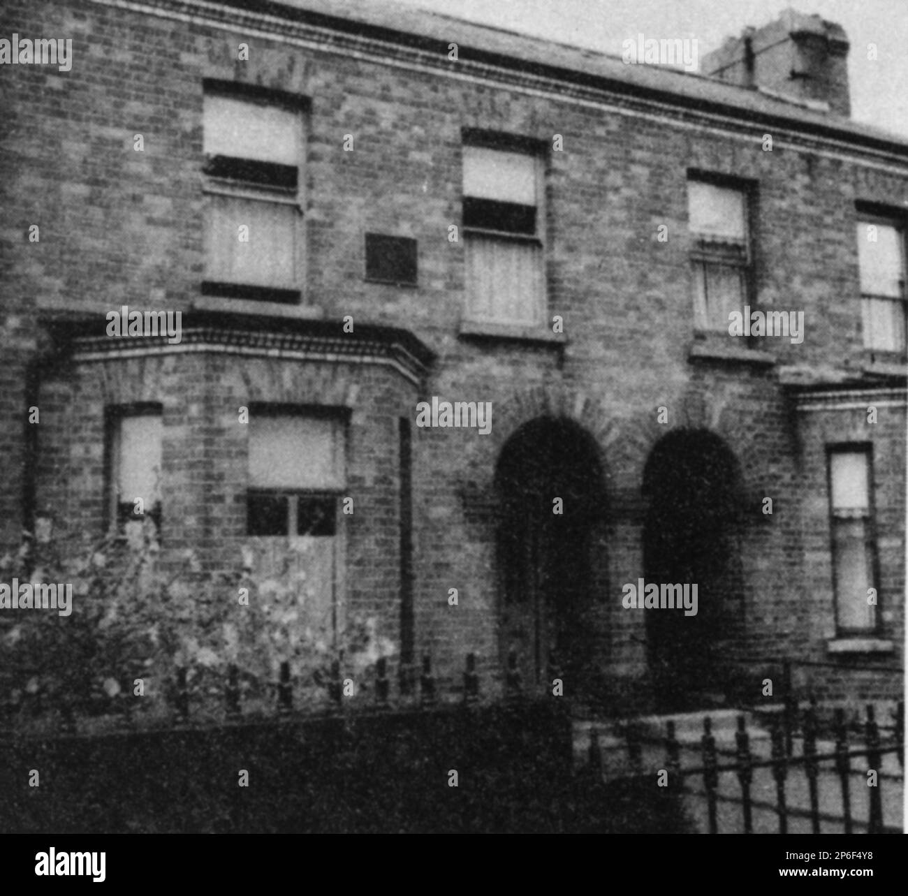 The birthplace house at 41 Brighton Square , Rathgar , Dublin of  irish writer JAMES JOYCE ( Dublin 1882 - Zurich 1941 )  - SCRITTORE - LETTERATURA - LITERATURE - letterato -  casa natale ----  Archivio GBB Stock Photo