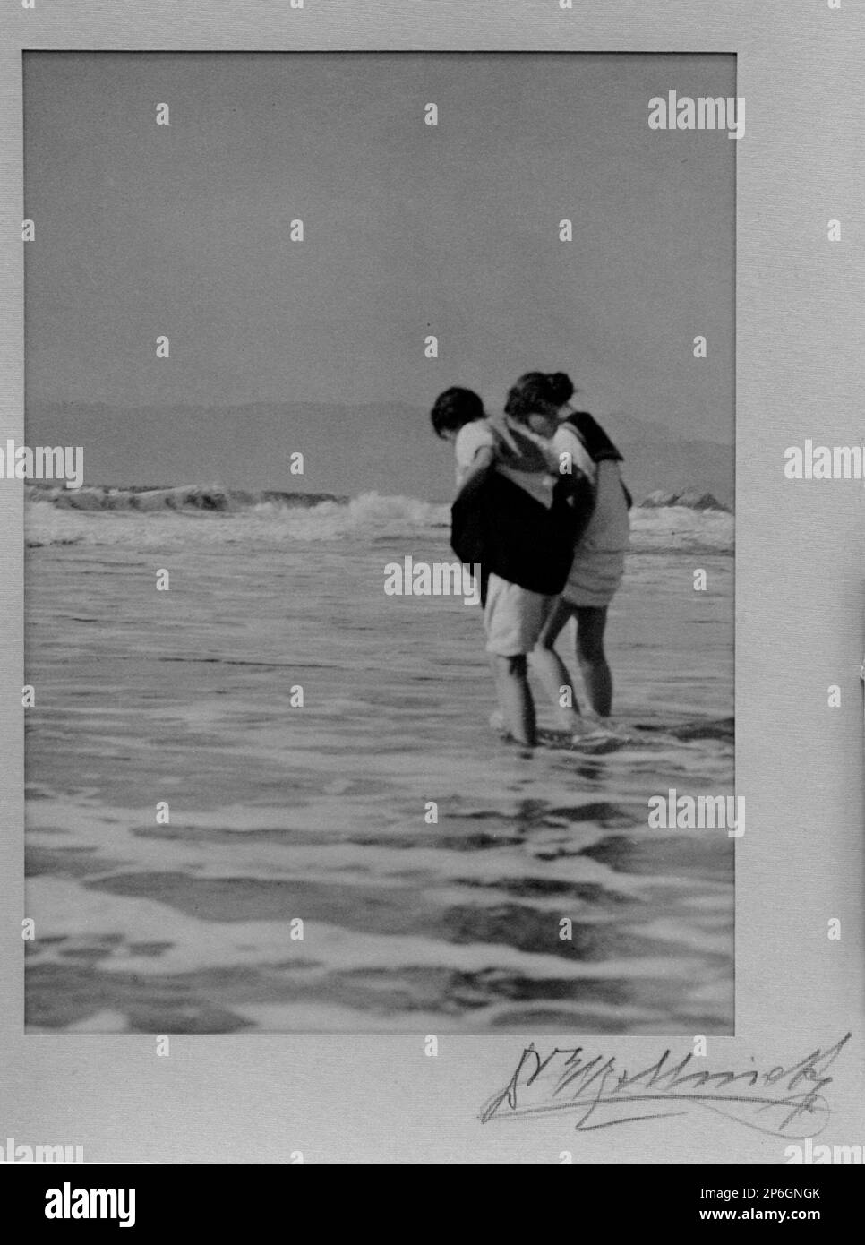 1930s beach scene hi-res stock photography and images - Alamy
