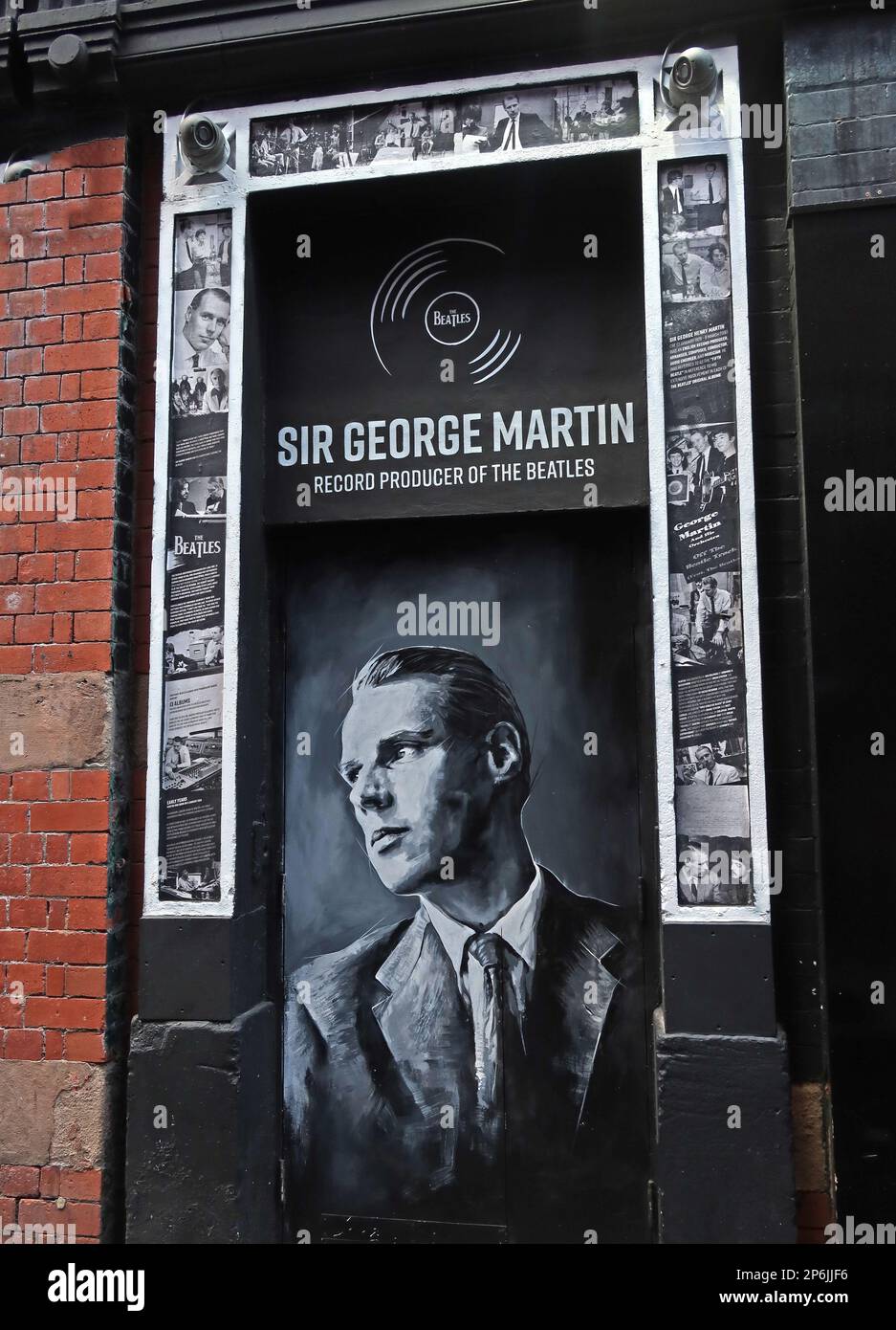 Painting in Mathew Street, Sir George Martin - Record producer of the Beatles, Cavern Walks, Liverpool, Merseyside, England, UK, L2 6RE Stock Photo