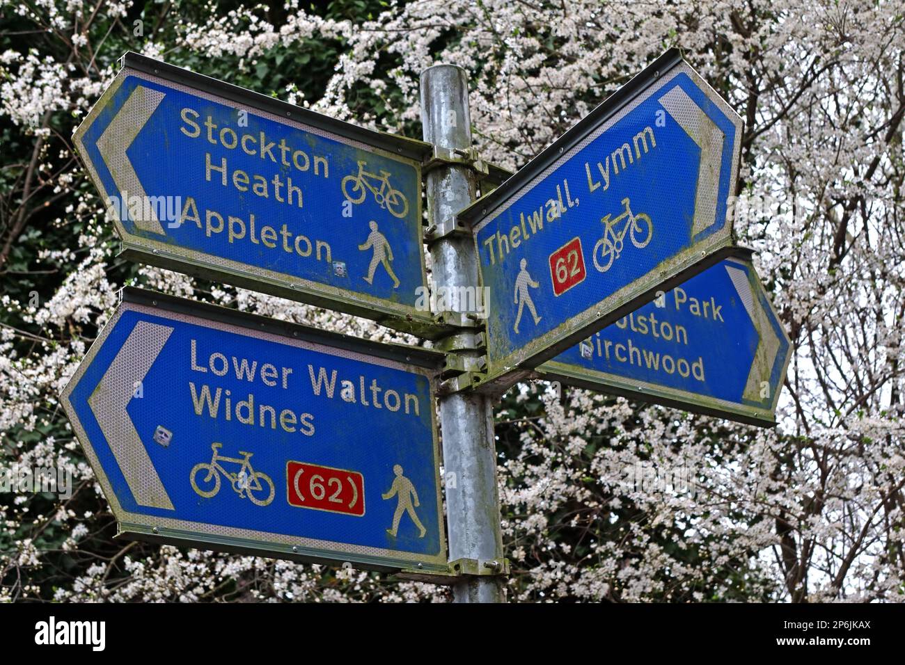 Walking, cycling,low carbon footprint exercise routes in signs, in and around Warrington.15 minute city to Stockton Heath,Appleton, Thelwall ,Lymm etc Stock Photo