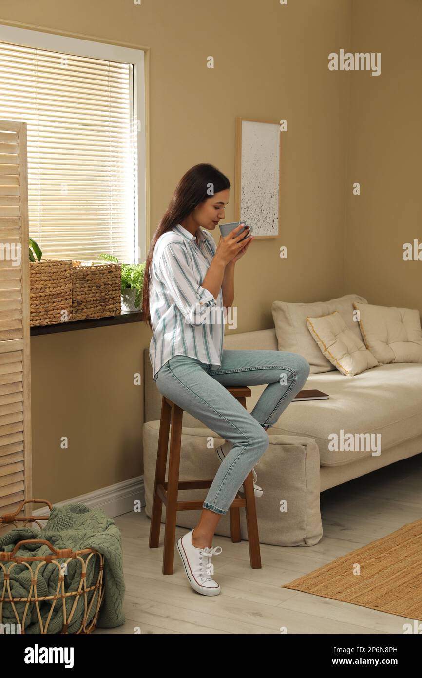 Woman sitting on bar stool hi-res stock photography and images - Alamy