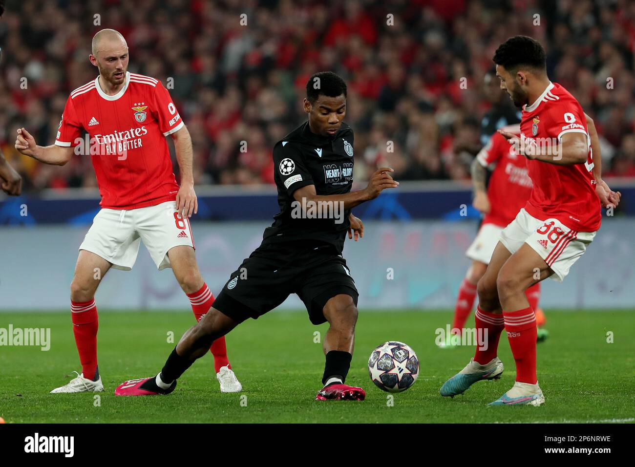 Club's Kamal Sowah and Anderlecht's Sergio Gomez fight for the ball during  a soccer match between RSC Anderlecht and Club Brugge KV, Sunday 03 October  Stock Photo - Alamy