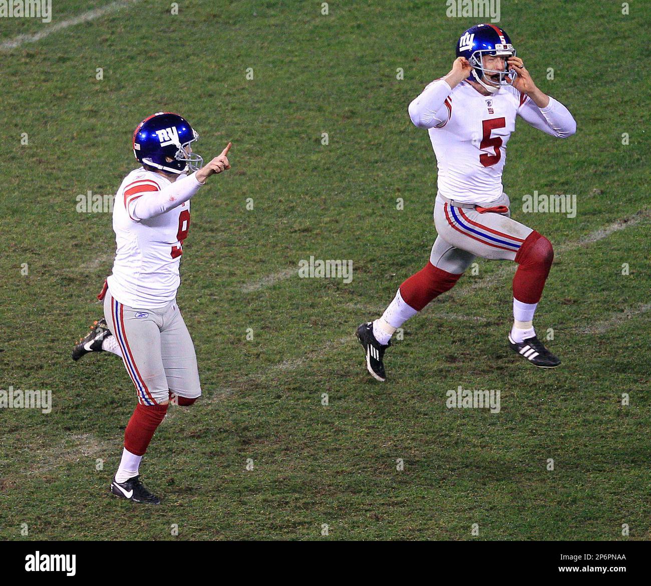 21 Aug, 2010: New York Giants kicker Lawrence Tynes (9) watches from the  sideline during second half NFL preseason action between the New York Giants  and Pittsburgh Steelers at New Meadowlands Stadium