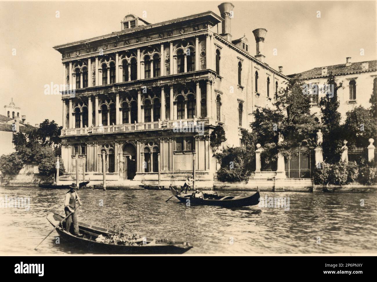 1880 ca ,Venice, Italy  :  Palazzo VENDRAMIN CALERGI on Canal Grande, after called Palazzo del DUCA DELLA GRAZIA Lucchesi-Palli. Built from architect P. Lombardo in 1481 . Buyed by Count GIUSEPPE VOLPI DI MISURATA today are the Casinò DELLA Città DI VENEZIA. In this palace stay and found dead the celebrated Opera music composer RICHARD WAGNER  ( 1813 - 1883 ) , in this house wrote the ' Parsifal '( 1882 ) composition . Today the palace is the Casinò DI VENEZIA - VENEZIA  - ITALIA  - GEOGRAPHY - GEOGRAFIA - FOTO STORICHE - HISTORY - HISTORICAL - ARCHITETTURA - ARCHITECTURE  - gondola - gondole Stock Photo