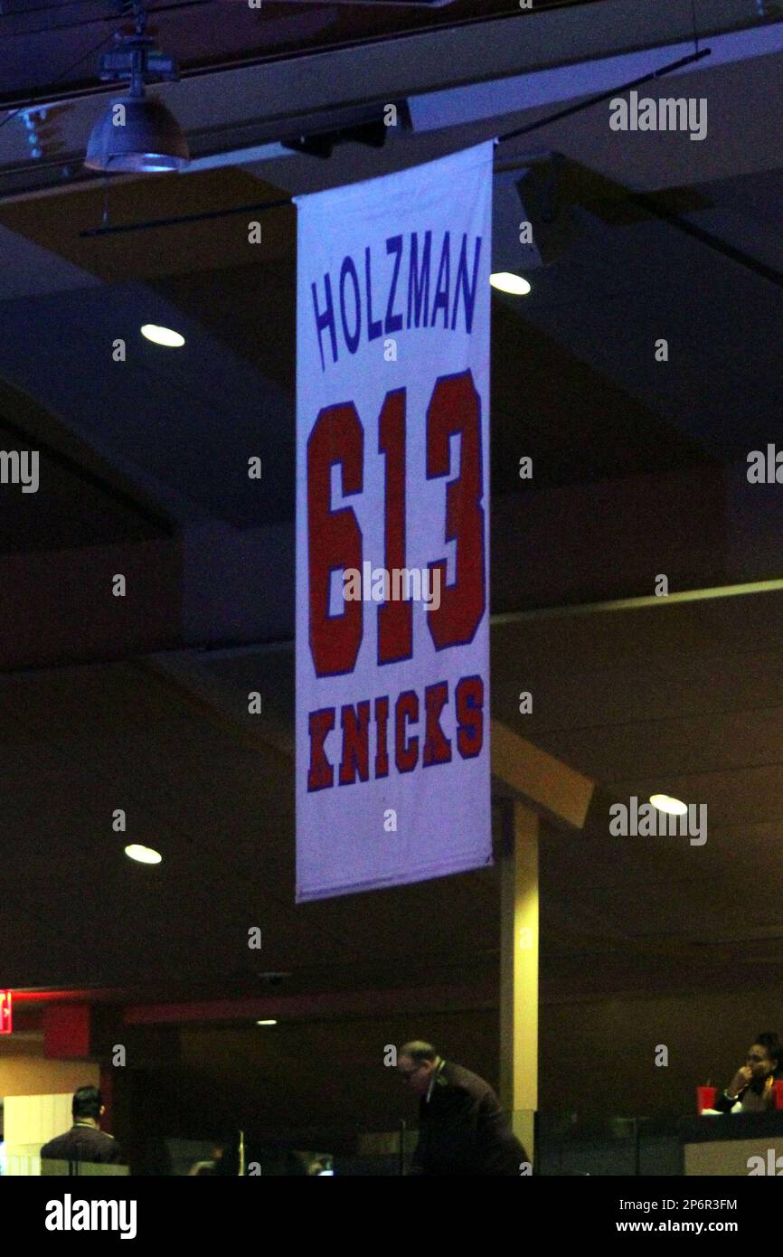 new york knicks retired jersey numbers