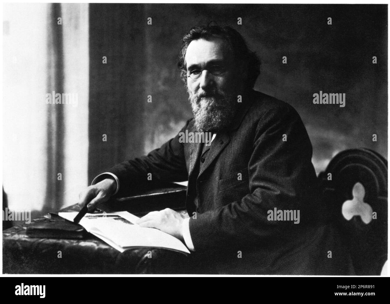 1890 ca , Paris , France : ILJA ILJITSCH METSCHNIKOW (also known as Elie Metchnikoff  or Mechnikov , 1845 - 1916 ) was a Russian microbiologist best remembered for his pioneering research into the immune system. Mechnikov received the Nobel Prize in Medicine in 1908, for his work on phagocytosis., photo by Nadar , Paris , France . - foto storiche - foto storica  - scienziato - scientist  - portrait - ritratto  - RUSSIA - FRANCIA - barba - beard - occhiali - pince nez - lens - glasses - MEDICO - MEDICINA - medicine  - SCIENZA - SCIENCE  - BIOLOGIST - BIOLOGO - BIOLOGIA - Metschnicof  ---- Archi Stock Photo