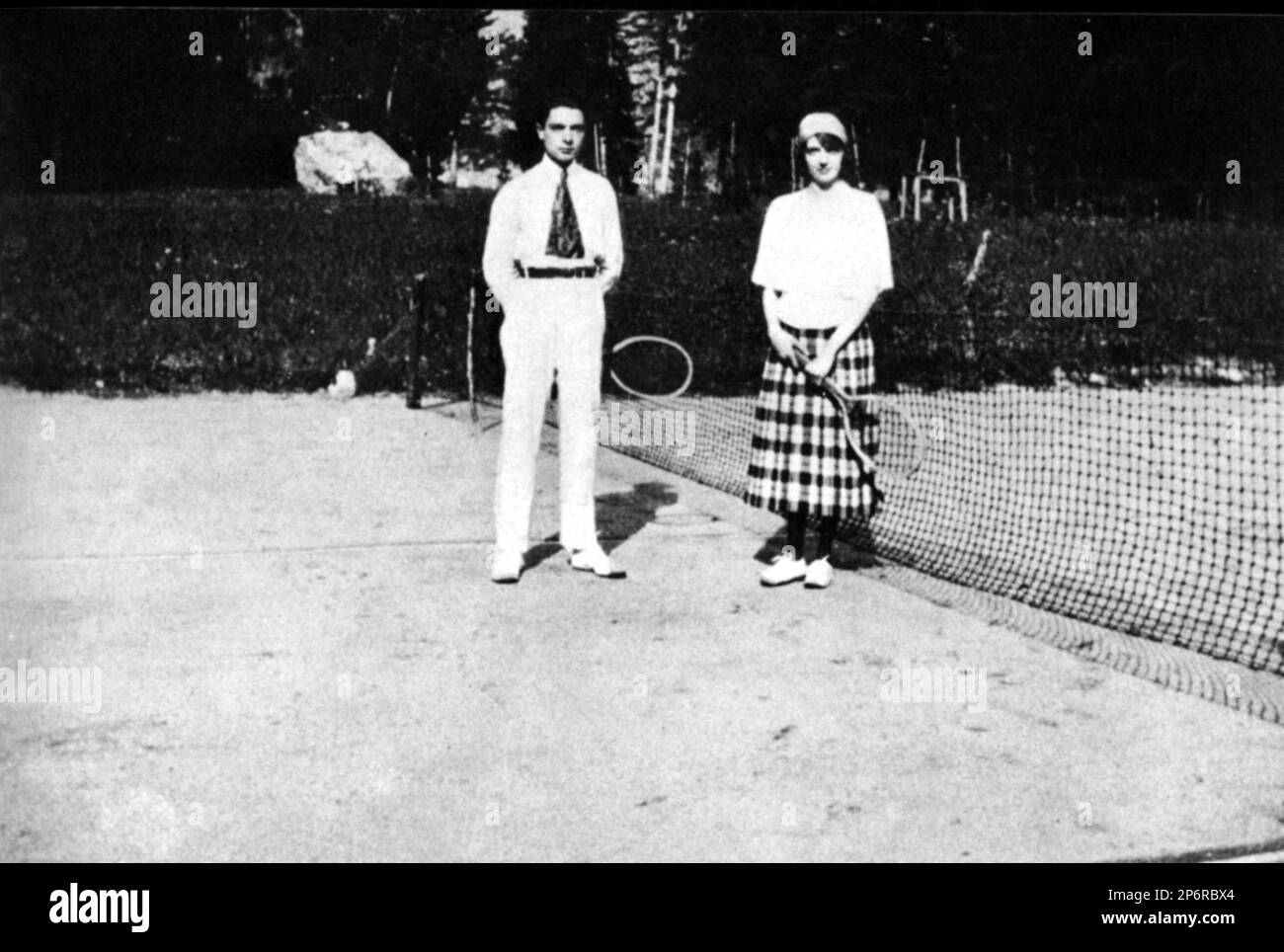 1920 , S. Anna di Valdieri , Cuneo , ITALY : The princess MAFALDA di SAVOIA ( Roma , 19 november 1902 - Buchenwald concentration camp 28 august 1943 ) daughter of  King VITTORIO EMANUELE III and the Queen ELENA ( del Montenegro ) di Savoia.  In this photo with a friend during a tennis game . Mafalda married in 1925 with the german prince Philipp of HESSE Kassel ( Filippo d' ASSIA , 1896 - 1980 ) - RE - REGINA - CASA SAVOIA - ITALIA - REALI - Nobiltà ITALIANA - SAVOY - NOBILITY - ROYALTY - HISTORY - FOTO STORICHE - BELLE EPOQUE - tennis  ---- Archivio GBB Stock Photo