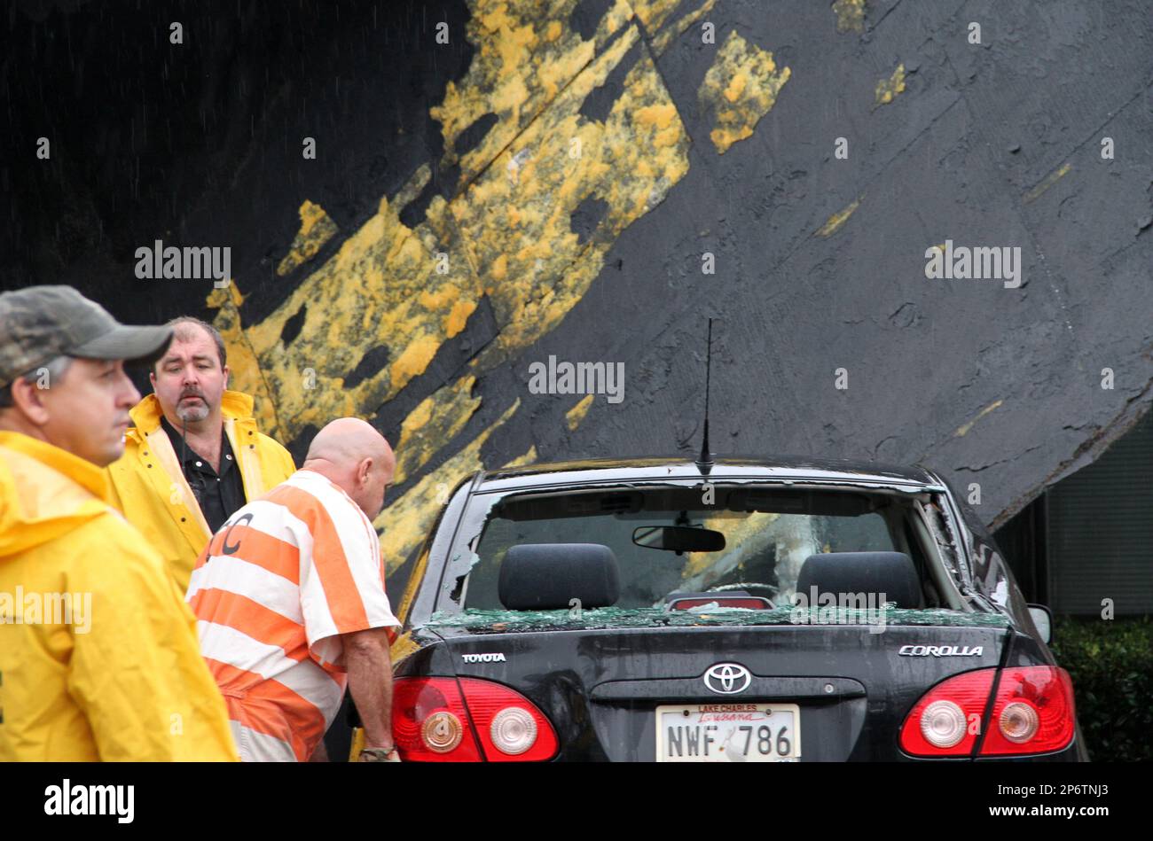 Inmates from Phelps Correctional Center work alongside local police to