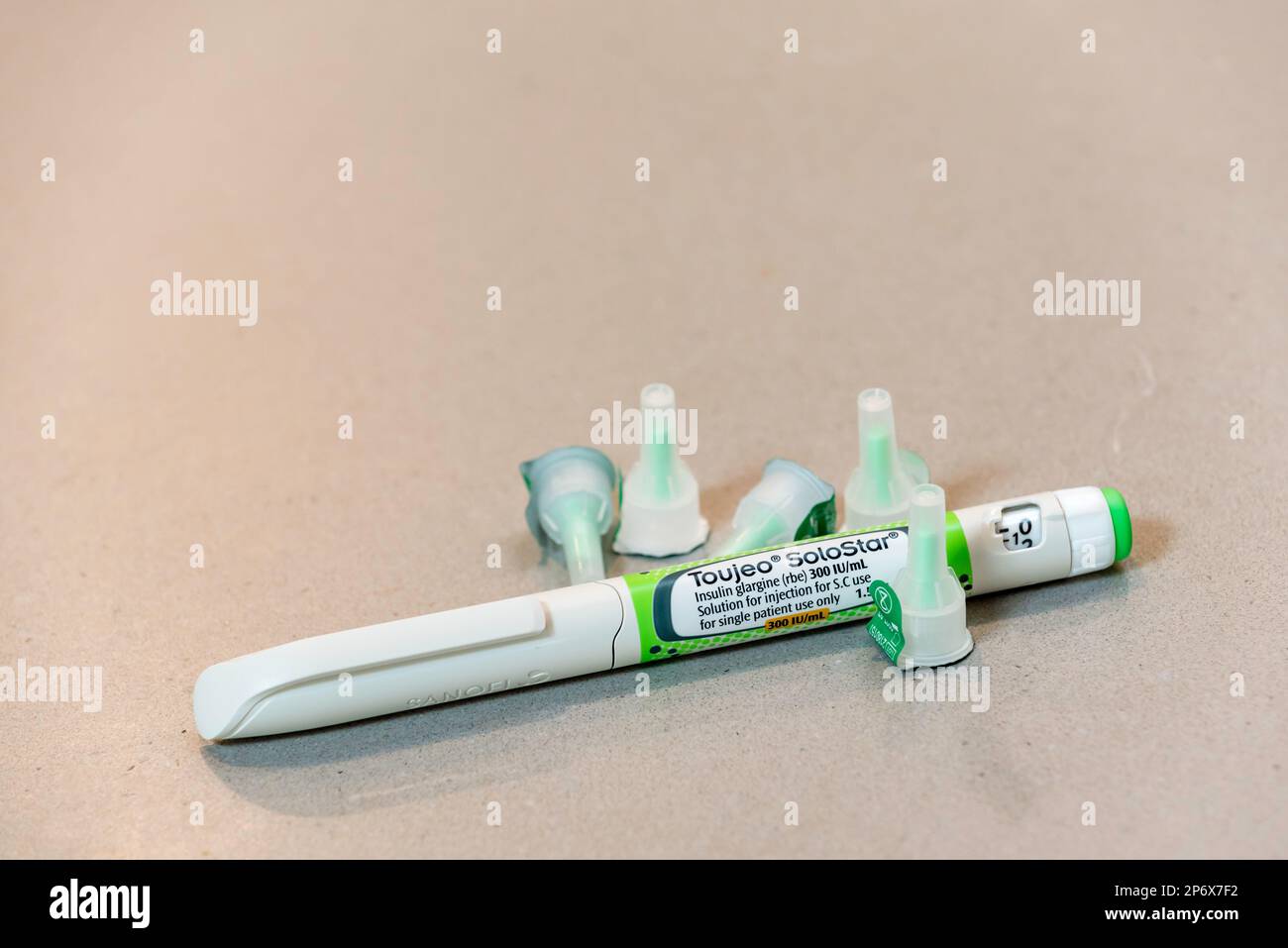Sanofi insulin glargine drug Toujeo a log acting insulin used by Type1 diabetics, and BD needle tips Stock Photo