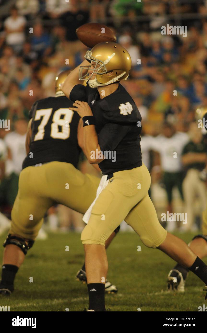Tommy Rees #11 of Notre Dame pumps up the crowd before NCAA Football ...