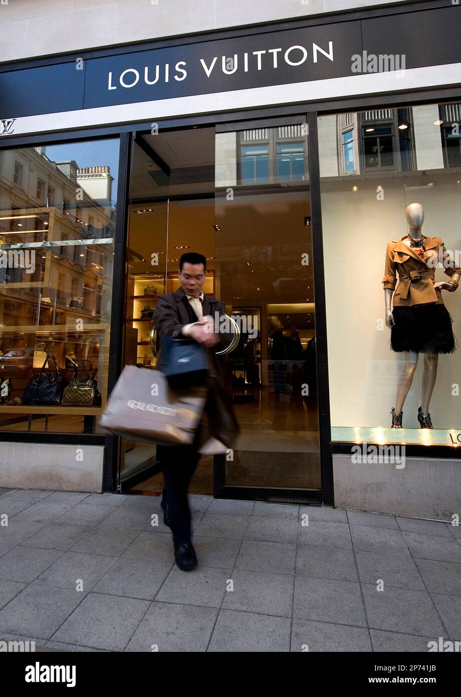 Exterior shot of Louis Vuitton store, Sloane Street, London Stock Photo -  Alamy