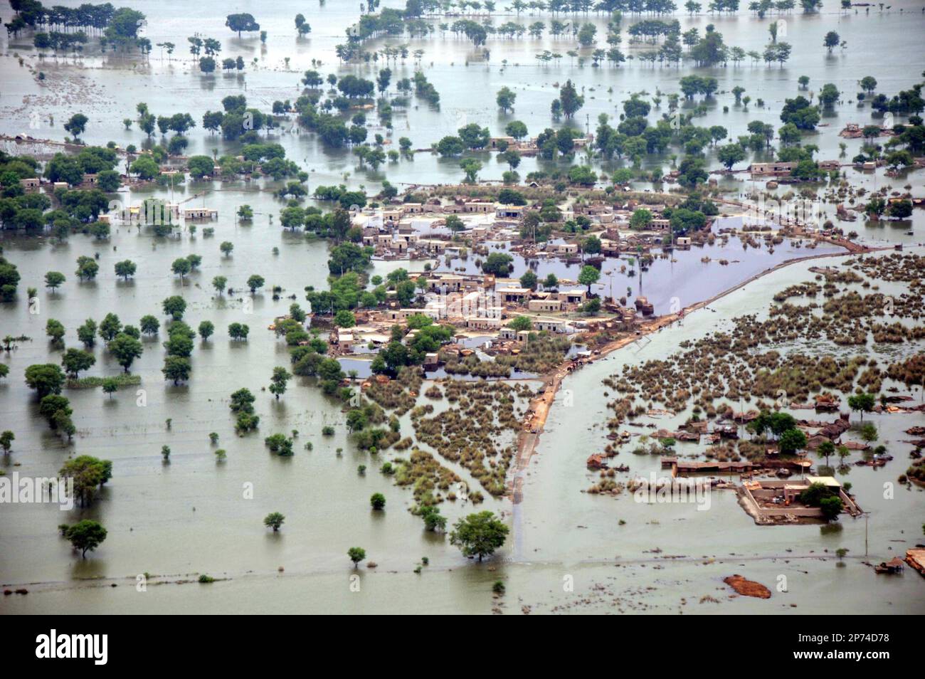 ARCHIV: An aerial view shows Rohjan area in southern Pakistan flooded ...