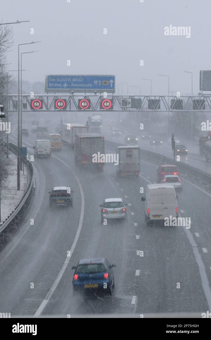 Bristol, UK. 8th Mar, 2023. Conditions on the M5 motorway north of Bristol between junctions 16 and 17 are poor. Sleet and snow are making conditions difficult on the morning commute. Credit: JMF News/Alamy Live News Stock Photo