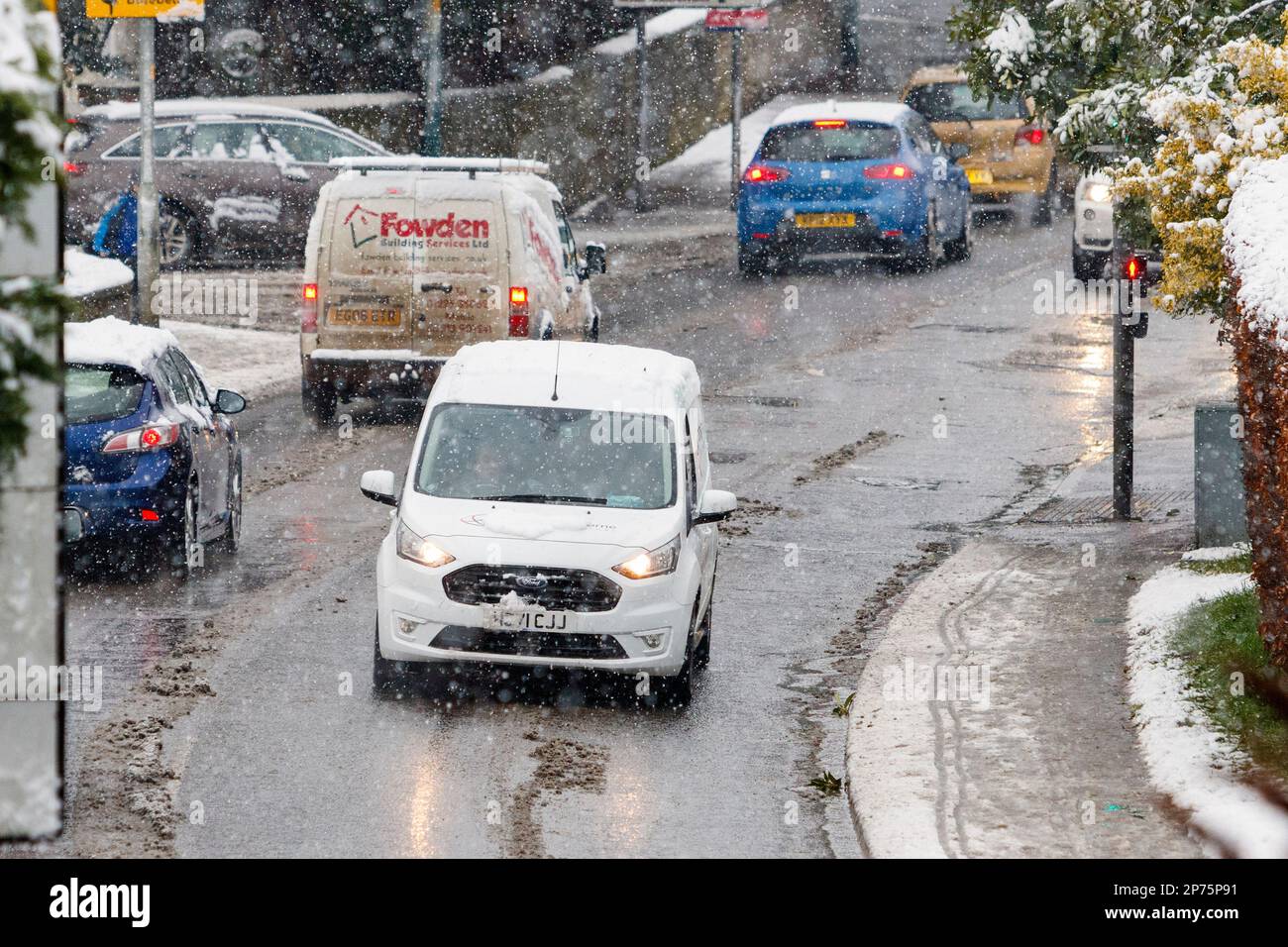 Chippenham, Wiltshire, UK. 8th March, 2023. Drivers are pictured driving through heavy snow showers. Credit: Lynchpics/Alamy Live News Stock Photo