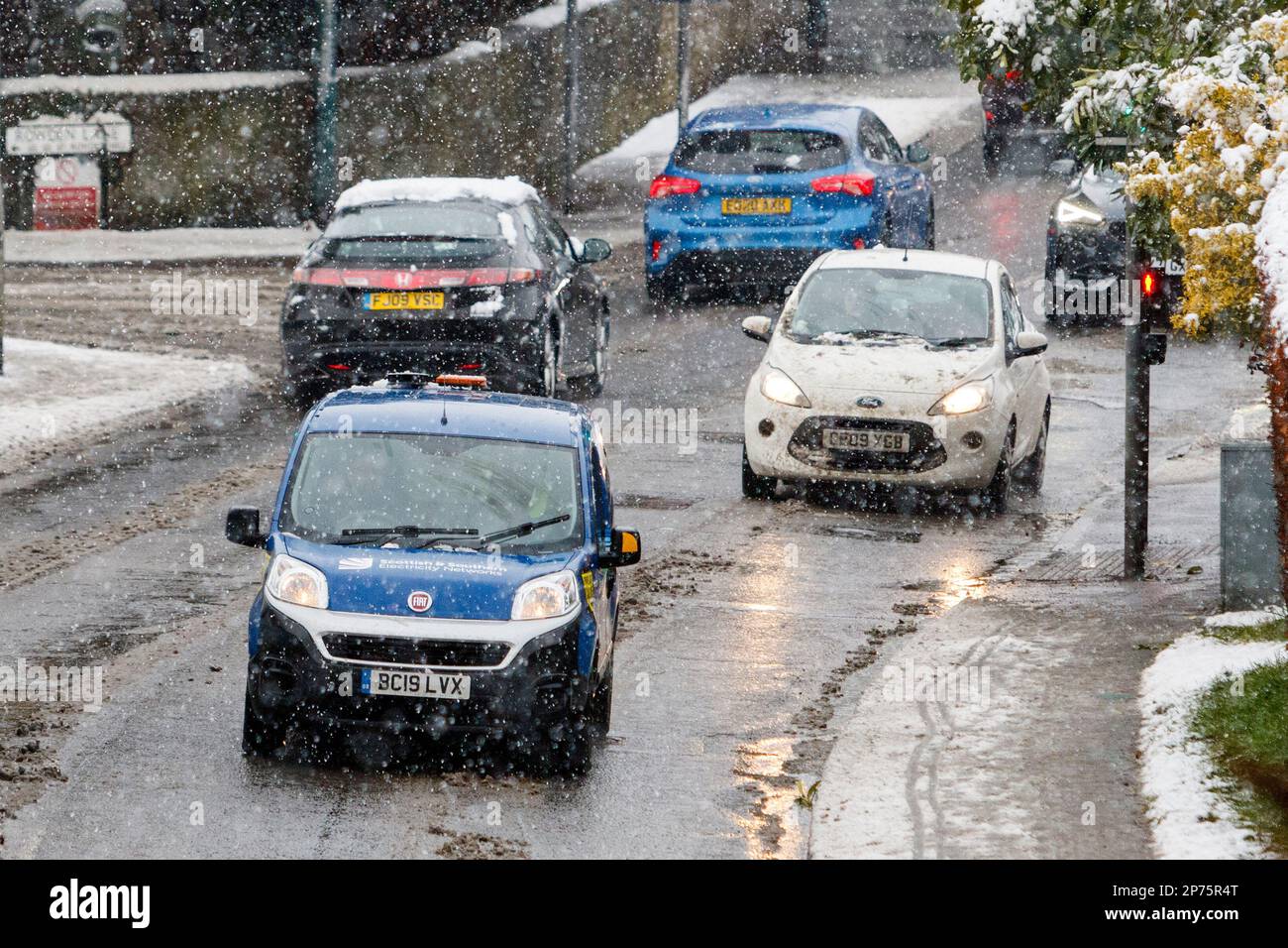 Chippenham, Wiltshire, UK. 8th March, 2023. Drivers are pictured driving through heavy snow showers. Credit: Lynchpics/Alamy Live News Stock Photo
