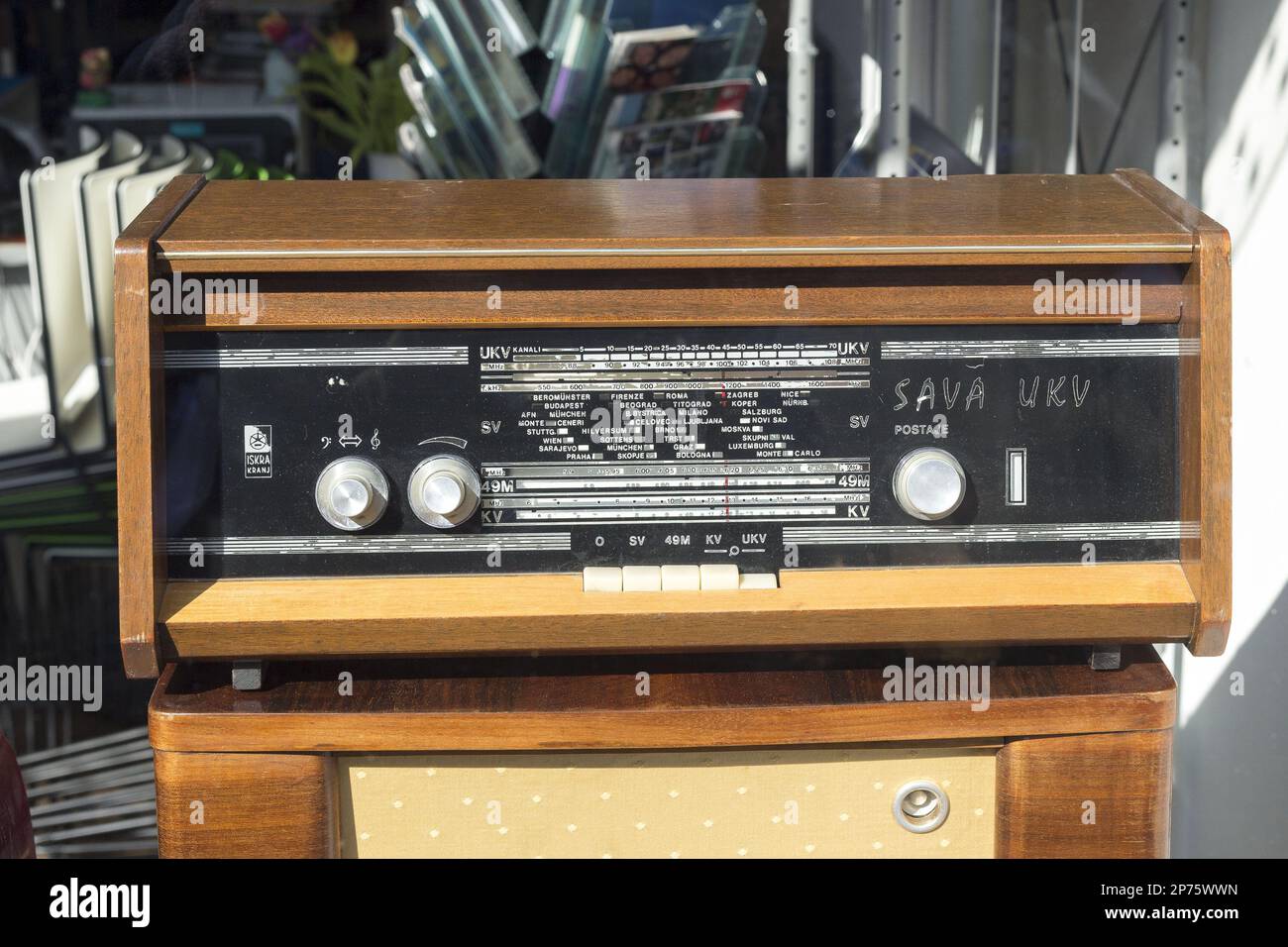 Old radio receiver Stock Photo Alamy