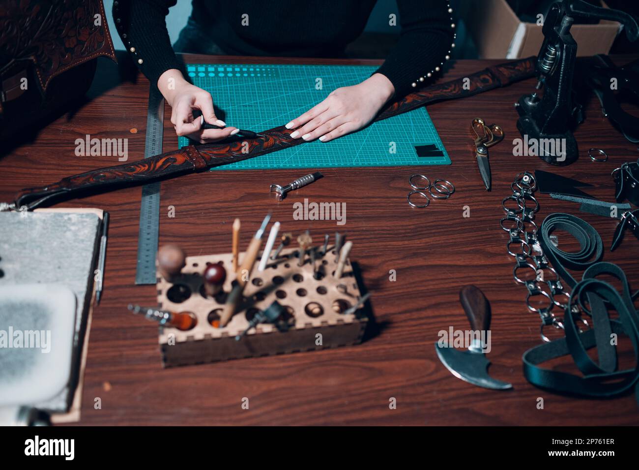 Embossing Cerving Stamping Tooling Modeling Leather. Tanner woman