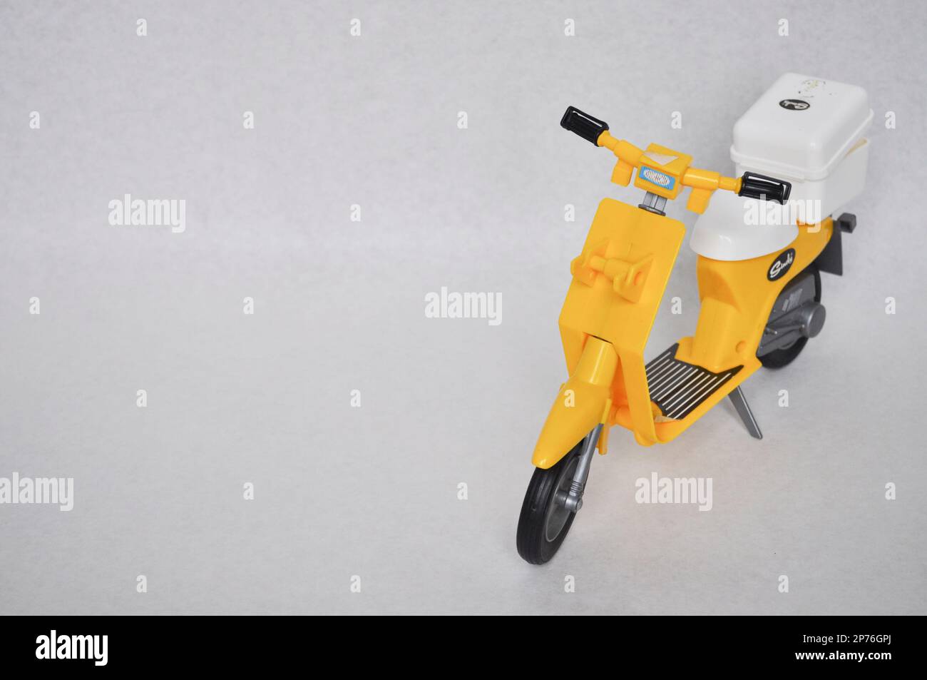 Sindy's yellow Scooter vintage 1982 Stock Photo