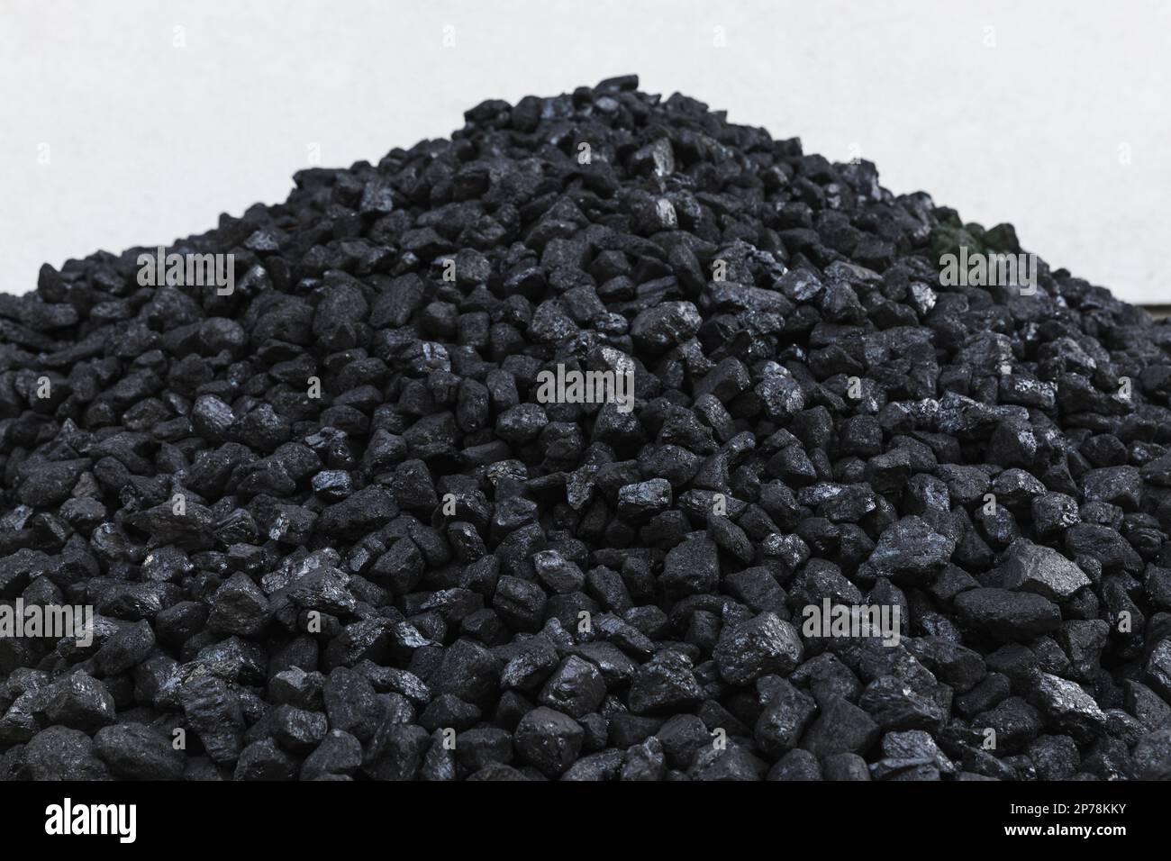 Pile of natural black hard coal for texture background. Coal energy Stock Photo Alamy