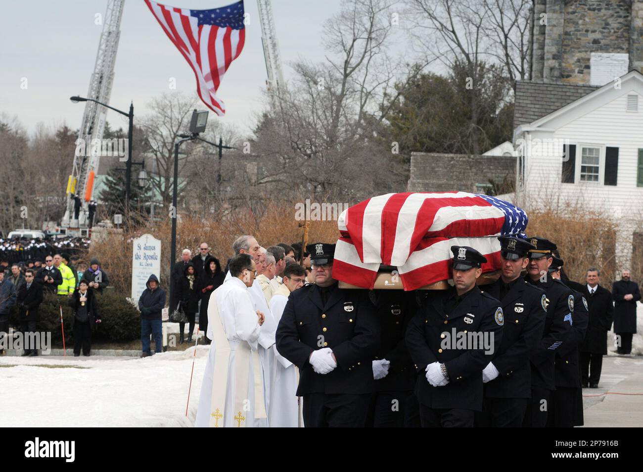 Pallbearers from the City of Police Poughkeepsie Department carry Det