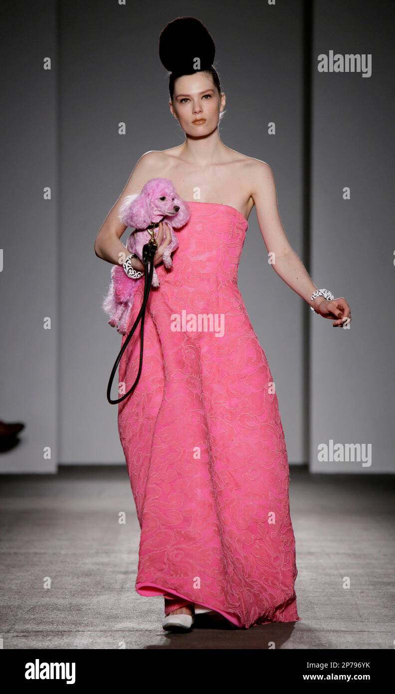 The fall 2011 collection of designer Isaac Mizrahi is modeled during  Fashion Week in New York, Thursday, Feb. 17, 2011. (AP Photo/Richard Drew  Stock Photo - Alamy