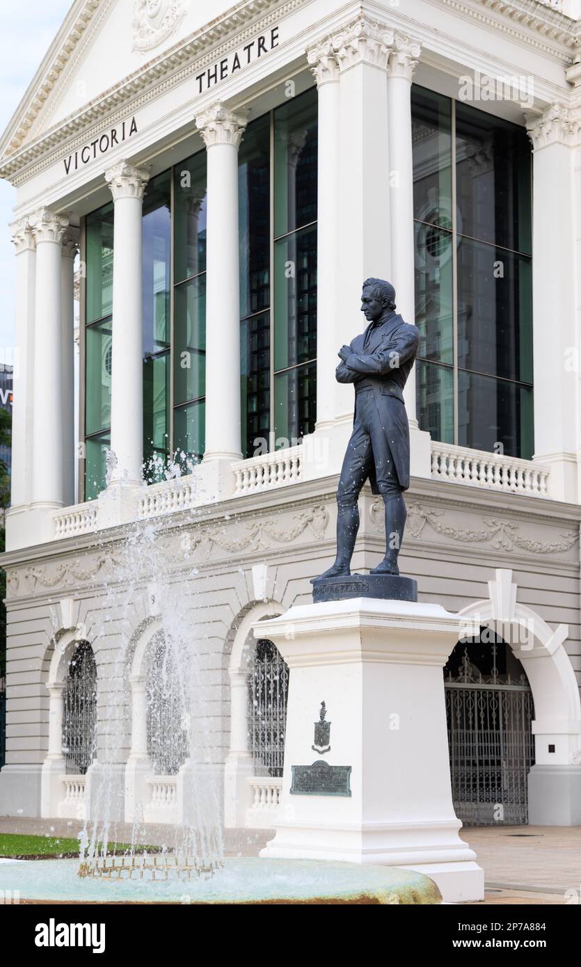 Bronze statue of Sir Stamford Raffles by Thomas Woolner in front of the Victoria Memorial Hall, Singapore Stock Photo