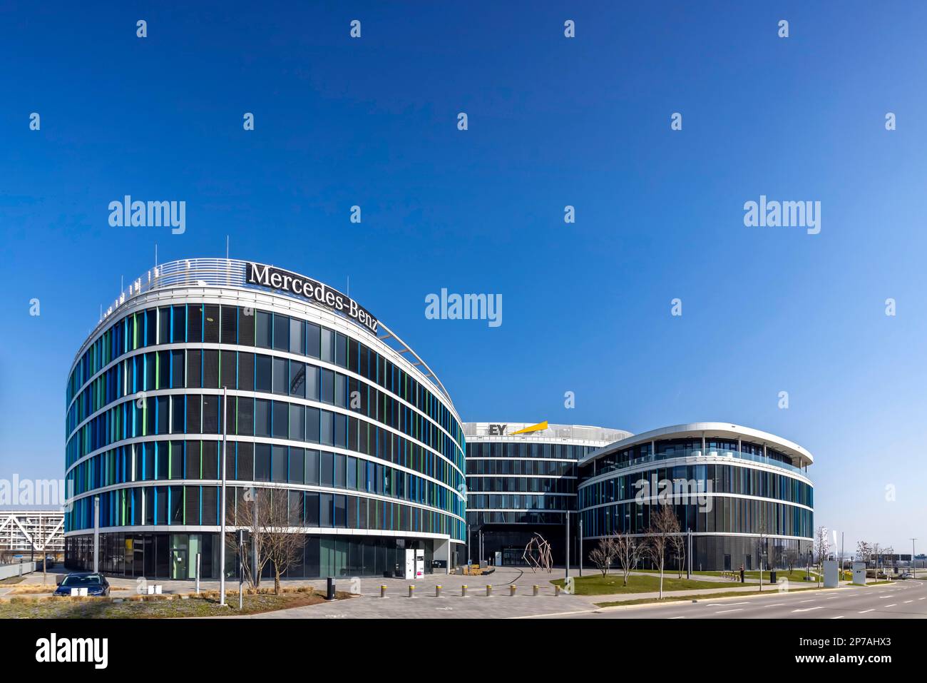 SkyLoop building at Stuttgart Airport, exterior view, Ernst & Young