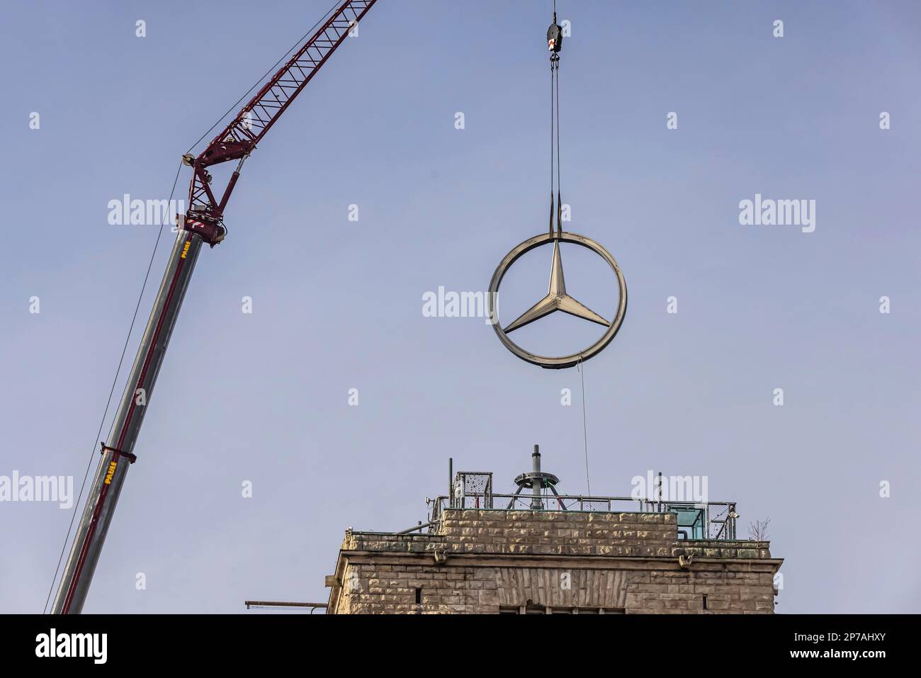 Mercedes star on the station tower is being dismantled. During the approximately 250 million euro refurbishment of the Bonatzbau, the star Stock Photo