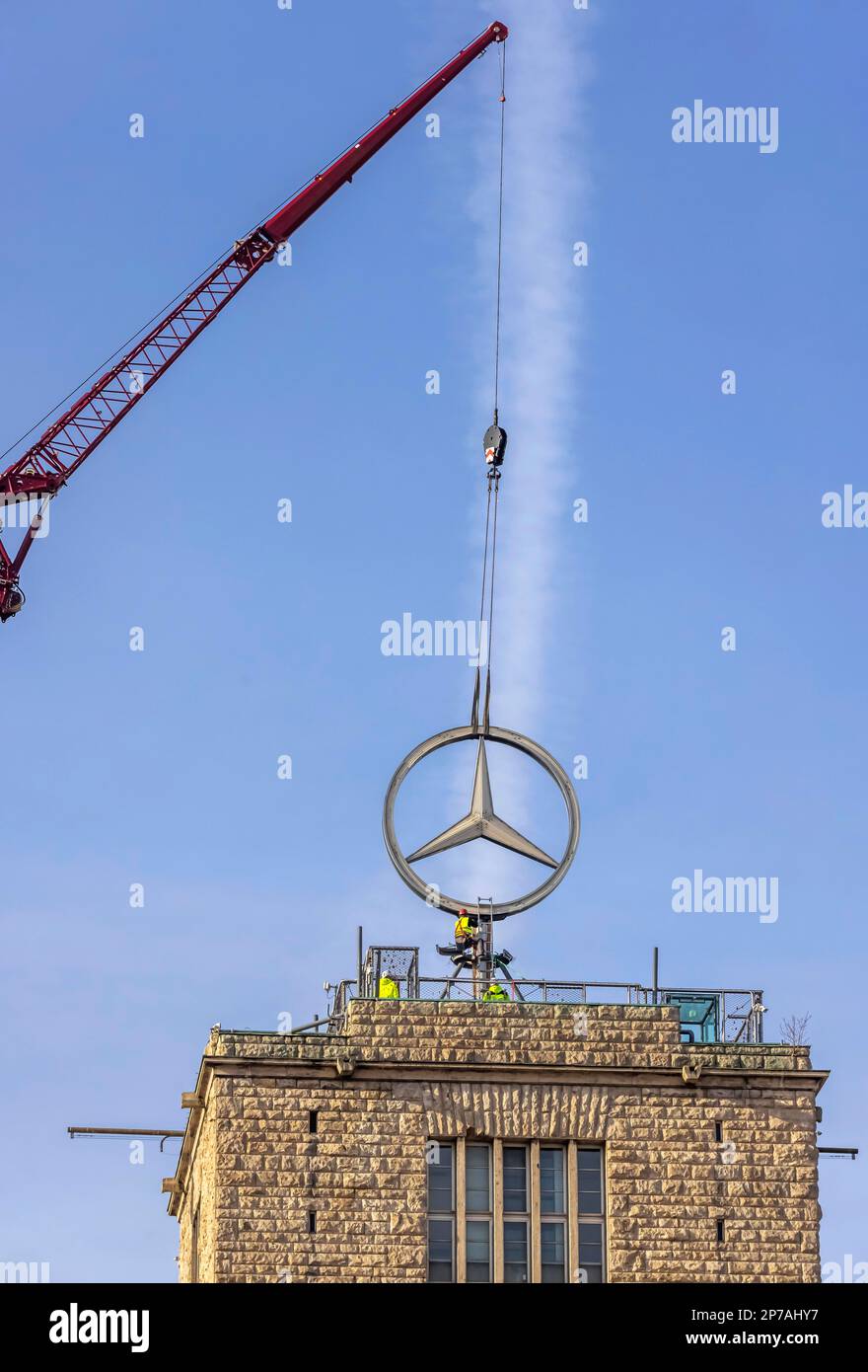 Mercedes star on the station tower is being dismantled. During the approximately 250 million euro refurbishment of the Bonatzbau, the star Stock Photo