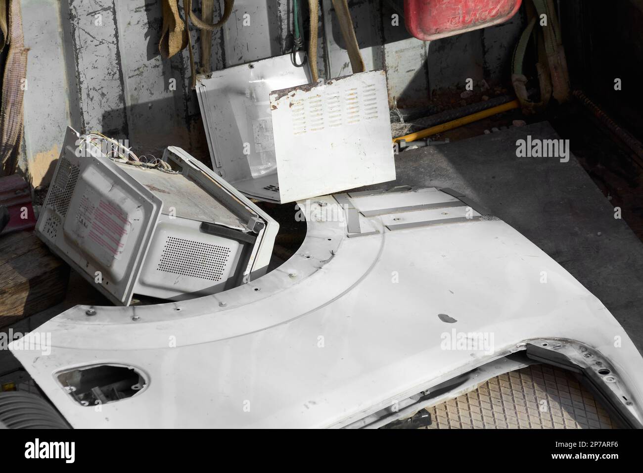 Picture of scrap inside a truck for recycling, scrap from a microwave