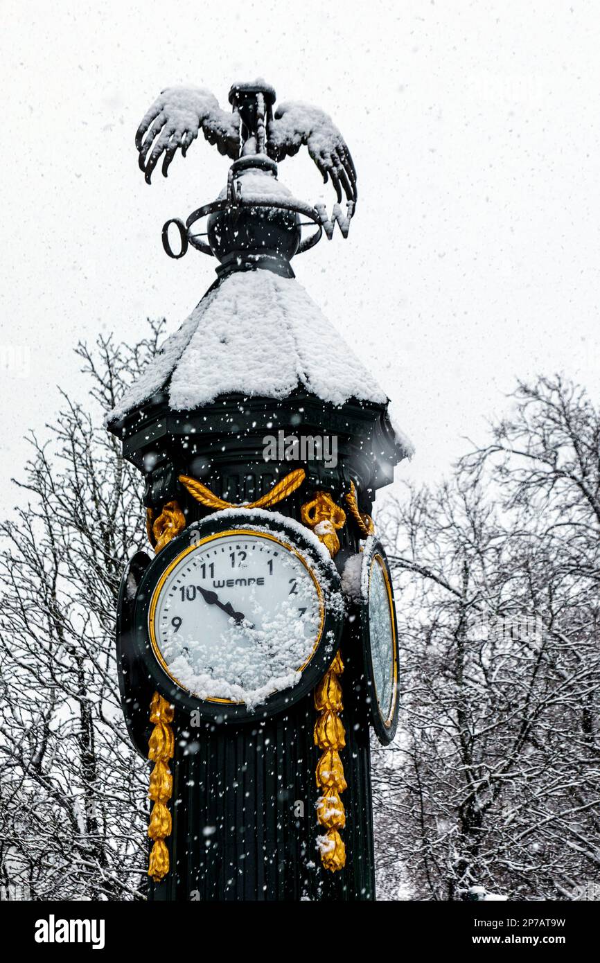 Dusseldorf in a flurry of snow, snow-covered street clock on Konigsallee Stock Photo