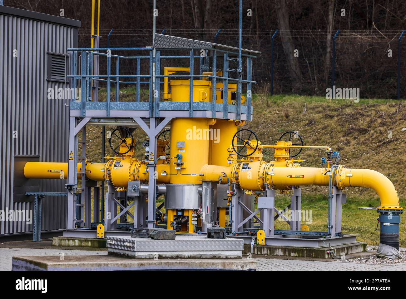 08 March 2023, SchleswigHolstein, Kiel Gas pipelines are located on