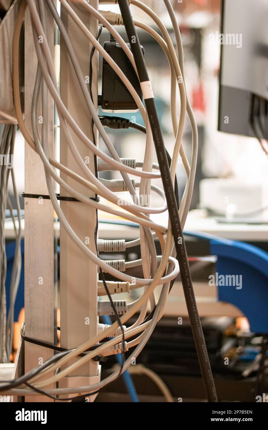 Power extension cord with multiple sockets, multiple power cords