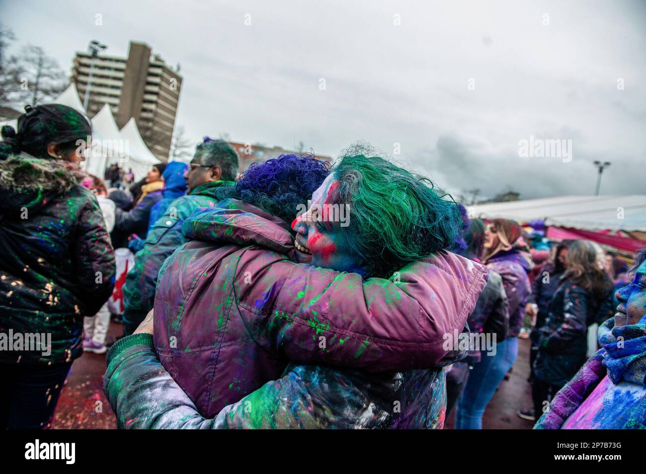 Hug hugging holi hi-res stock photography and images - Alamy