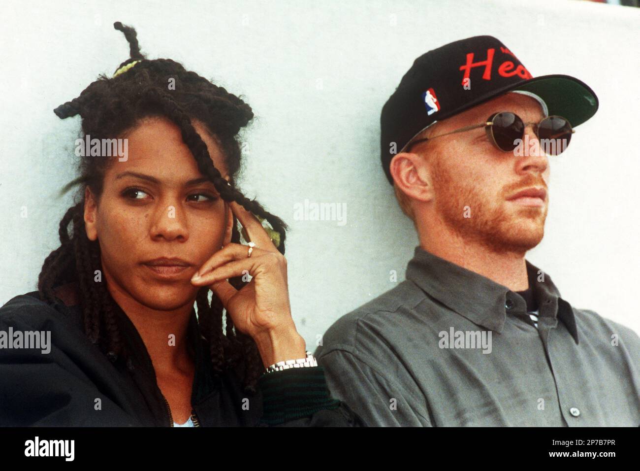 Tennisstar Boris Becker mit seiner Freundin Barbara Feltus als Zuschauer der Begegnung FC Bayern München gegen Bayer Leverkusen am 16. Mai 1993. [dpab Stock Photo