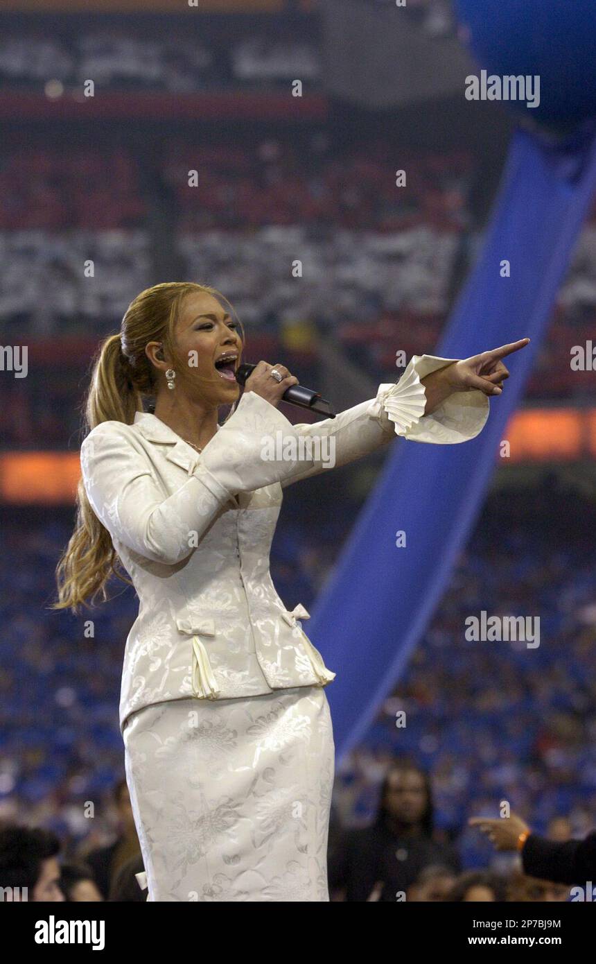 Beyonce sings the national anthem at Superbowl XXXVIII at Reliant Stadium  on Feb. 1, 2004. (AP PhotoHouston Chronicle, Christobal Perez Stock Photo  - Alamy