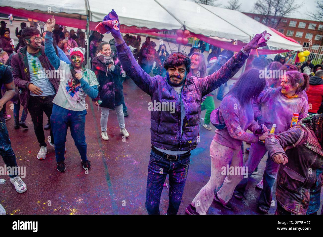 holi powder means
