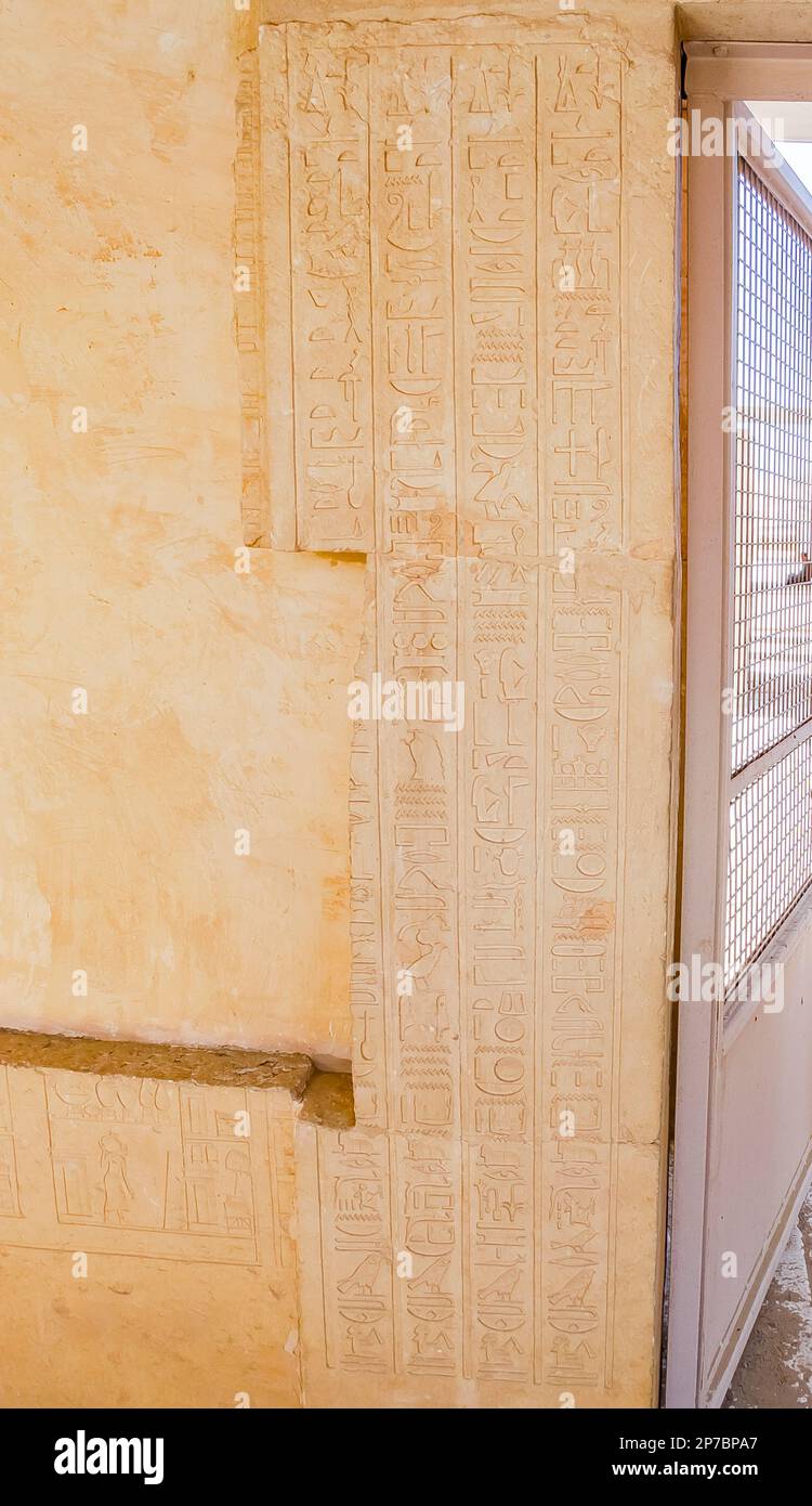 Egypt, Saqqara,  tomb of Horemheb, northern part of the East wall of the inner court, door jamb. Stock Photo